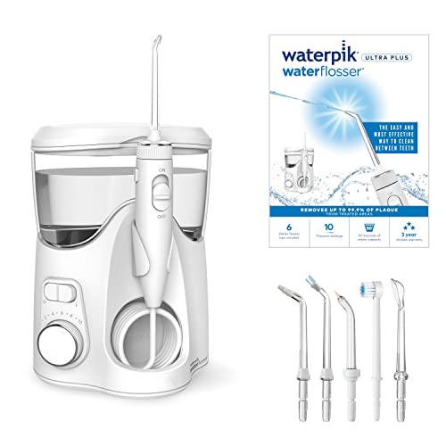 Waterpik Ultra Plus - Irrigador dental con 5 puntas y sistema avanzado de control de presión con 10 ajustes, herramienta de eliminación de placa dental, color blanco (WP-150UK)