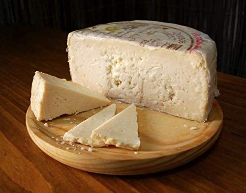 1/2 QUESO ROMERO OCAÑA Un sabor sublime para paladares exquisitos . Es un queso graso, mantecoso , con pique, granuloso y quebradizo, Su color es ocre, debido a su larga maduración de hasta 2 años .